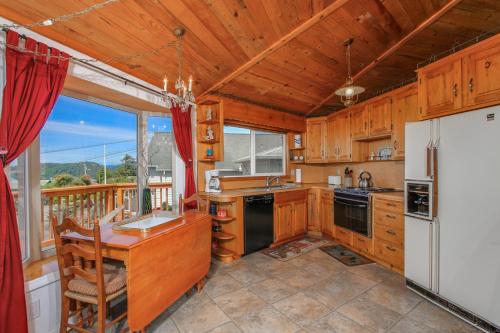 Carousel House in Pacific City - image 7