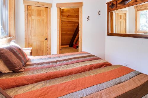 Cozy Truckee Getaway - image 9