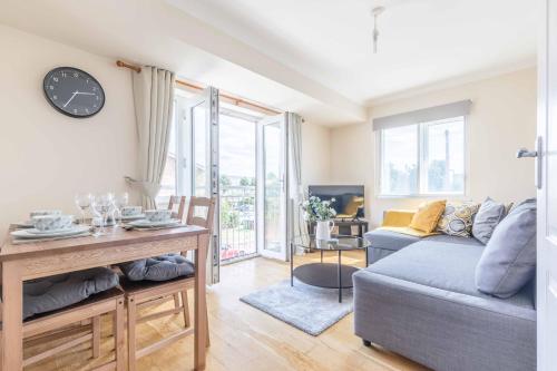 Kayes House @ Heathrow - PARKING gîte à louer Datchet Water Sailing Club