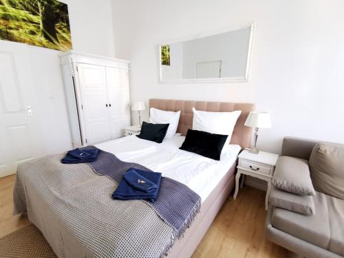 GASTEIN by ROCKCHAIR Apartments l SUPERHOST Status l 2 Bedrooms Boxspringbeds 1,5 Bathrooms - Cozy Family & Business Flair welcomes you!, Berlino (foto 10)