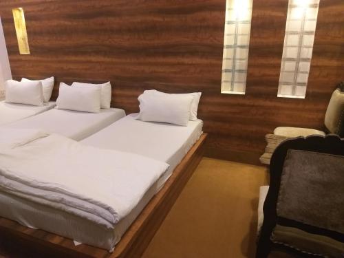 Dwivedi Hotels - Hotel Elena