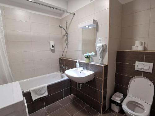 Corvin holiday Apartments hotel - image 3