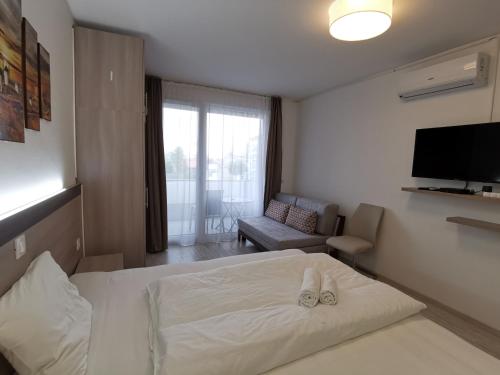 Corvin holiday Apartments hotel - image 11