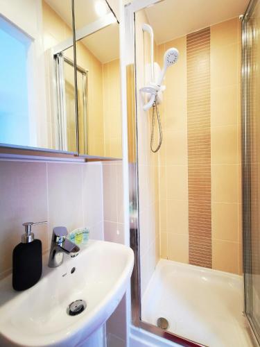 Lovely Holiday Home in Birmingham City Center 3 Bedrooms House By HF Group, Birmingham (foto 8)
