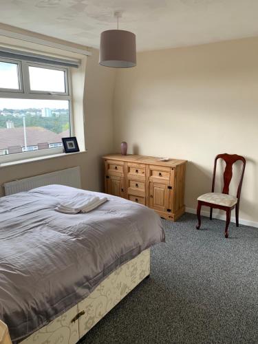Nice double and single rooms in the quiet area with excellent shared facilities in Budshead