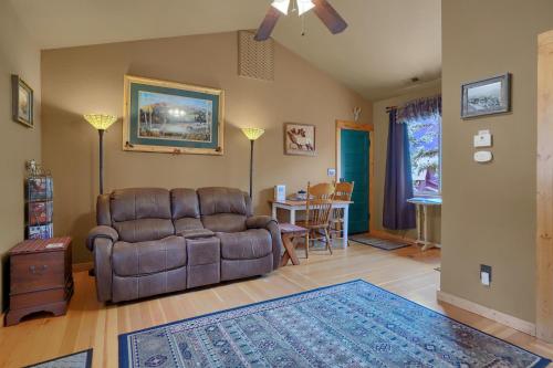 Pikes Peak Guest Cabin at Rocky Mountain Lodge in Cascade-Chipita Park, USA