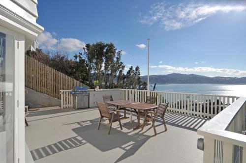 Facilities, Incredible Views! Luxurious Studio & Outdoor Living in Oriental Parade