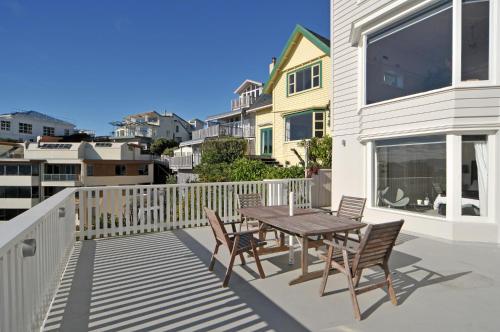 Romantic & Luxurious Studio Apt with harbour views
