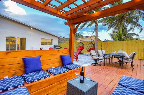 5 Star Pergola & Dine on Sun-Splashed Luxury Deck
