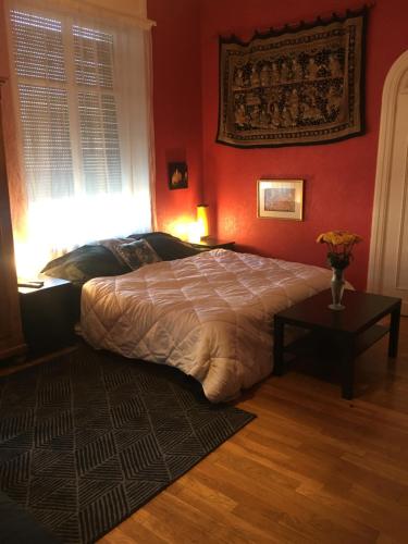 1 king bed, 2 twin beds