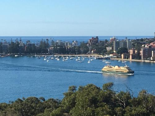 Family Getaway to Manly Beach plus free onsite parking, stroll to beach, cafes