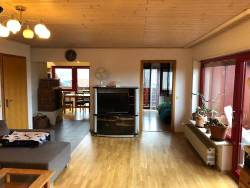 Natürlicher Holzkomfort im hessischen Kegelspiel in Hünfeld, Deutschland