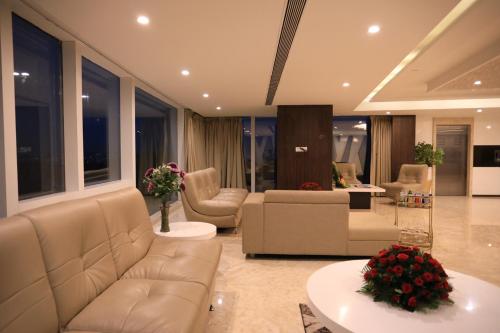 Bar/lounge, Radisson Udaipur in Udaipur