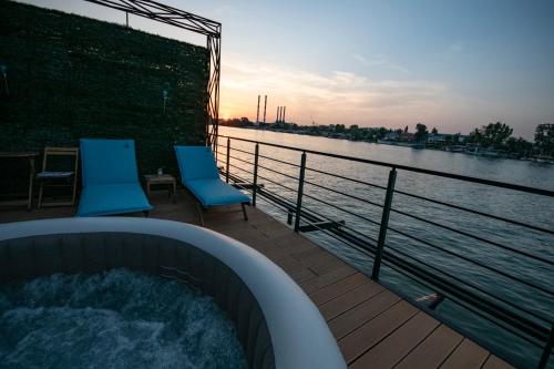 ระเบียง/ชานเรือน, FLOW in ชุการิกา