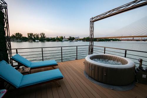 ระเบียง/ชานเรือน, FLOW in ชุการิกา