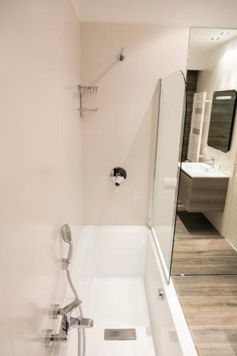 Casa Bella Adriano's Temple - image 8