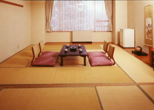 4 futon beds