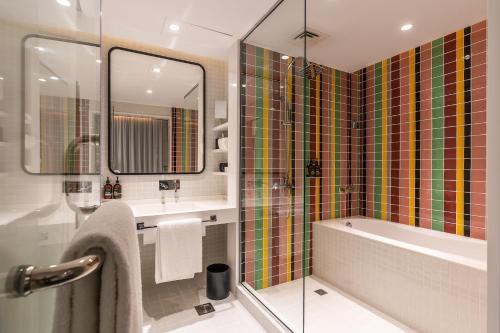 room detail thumbnail 2