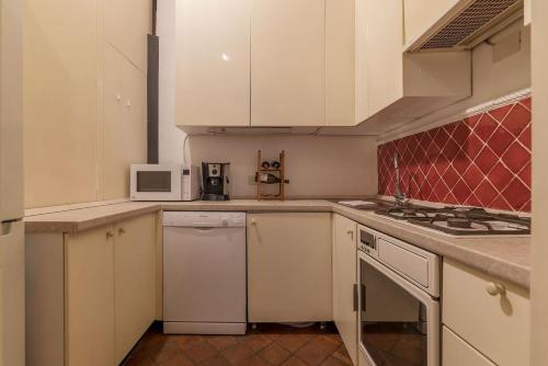 Unique opportunity to live in a Renaissance palace - AC/WI-FI - image 2