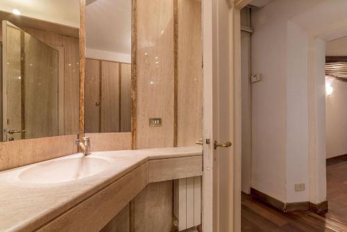 Unique opportunity to live in a Renaissance palace - AC/WI-FI - image 5