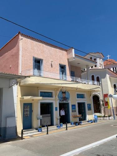  Waterfront Rooftop Apartments in Poros