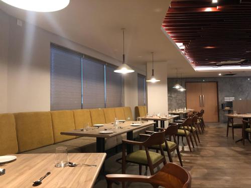 Hotel Raj Riveria - 레스토랑