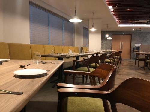 Hotel Raj Riveria - 레스토랑