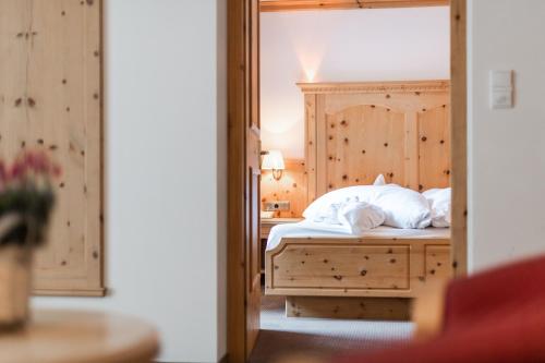 Junior Suite with Balcony and Mountain View