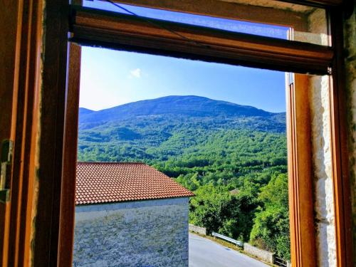 Casa rustica con terrazza e barbecue