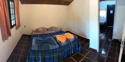 1 double bed, 2 twin beds