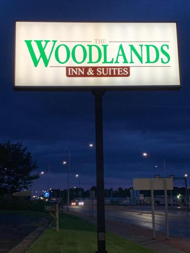 Woodland Inn & Suites - image 7