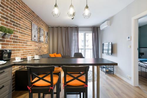 Orange, modern apartment in the city centre, Cracovie (photo 3)