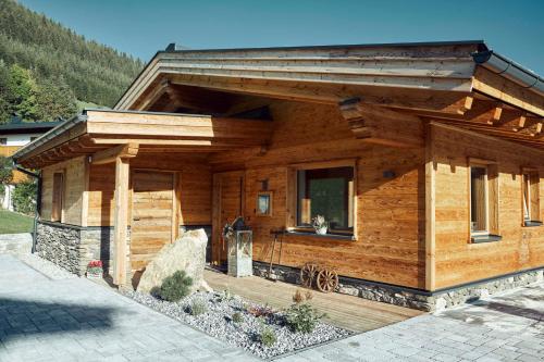 Mountain Chalet R, Pension in Berwang