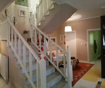  Private upper floor of central apartment in Kalambaka