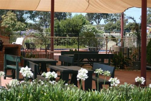 Paradise Lakes Motel Shepparton Paradise Lakes Motel is conveniently located in the popular Shepparton area. The hotel has everything you need for a comfortable stay. Facilities for disabled guests, room service, meeting facilities,