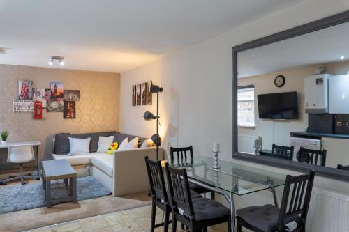 3 bedroom apartment newcastle city centre - image 6