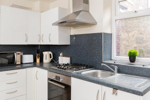 3 bedroom apartment newcastle city centre - image 8