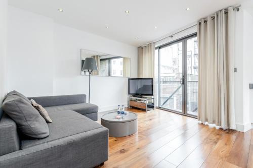 Goodge St Luxury Apartment Minutes To Oxford St, , London