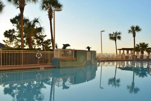 Úszómedence, Pelican Beach Resort Destin in Destin Tengerpart