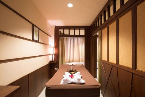 Massage, The Imperial Hotel and Convention Centre Phitsanulok in Aranyik