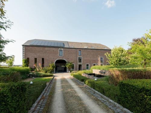 Magnificent character cottage with hot tub near Marche en Famenne - Location saisonnière - Marche-en-Famenne