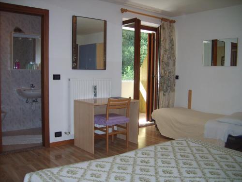 room detail thumbnail 1