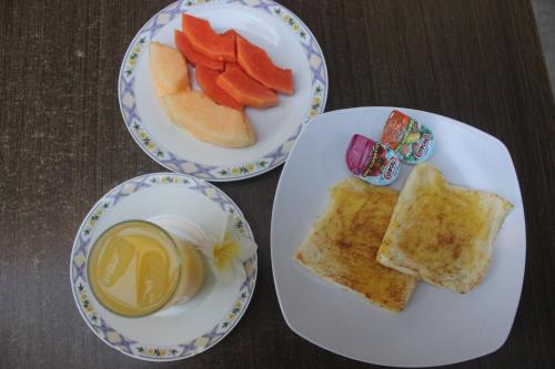 ローベン サヌール ゲスト ハウス