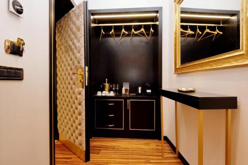 Spanish Diamond Luxury Suites & Jacuzzi, Рим (фото 2)