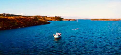 Gunpoint Lodge, Schull, West Cork with Private Pier