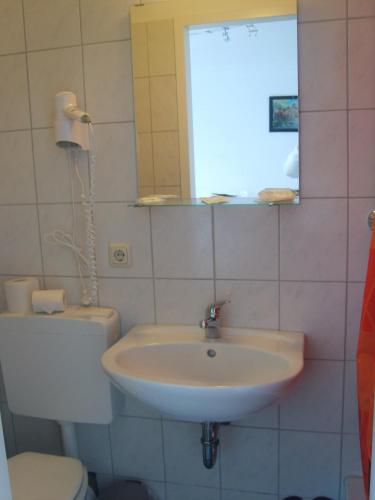 Bathroom, Hotel Wandsbek Hamburg in Barmbek