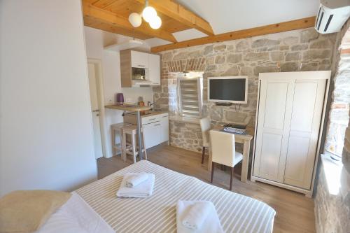 Split Inn Apartments - image 7