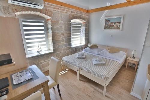 Split Inn Apartments - image 5