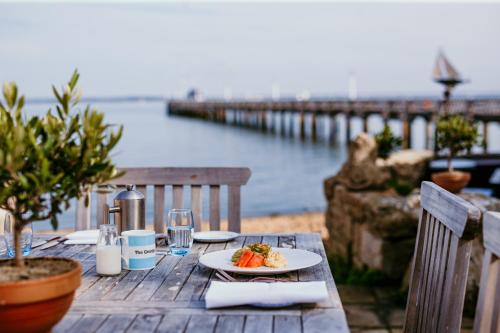 The George Hotel and Beach Club – Yarmouth