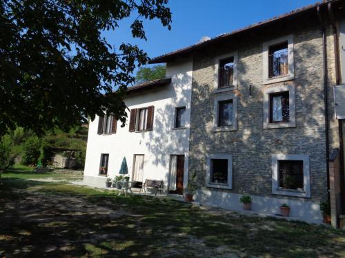  Il cortile dei frutti selvatici, Pension in Santo Stefano Belbo bei Cessole